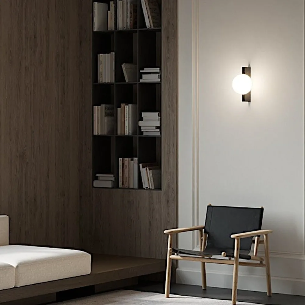 Appliques|MESA Applique globe en verre sur base verticale dorée