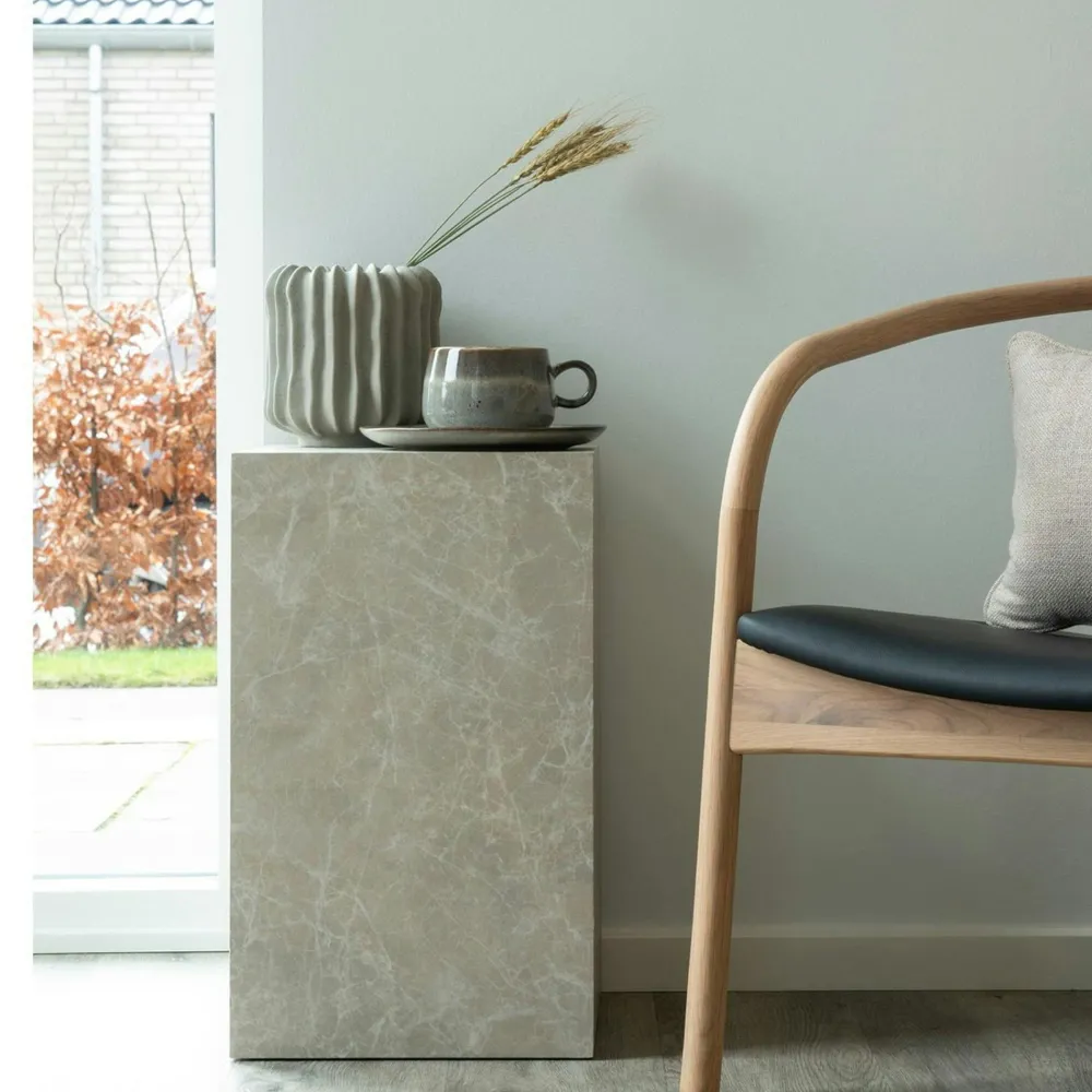 Sellettes En Métal|Tables D'Appoint En Métal|TRINITE Bout de canapé design - forme haute, effet marbre beige