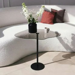 Tables Basses En Verre|TULUM Bout de canapé verre fumé forme organique pied métal