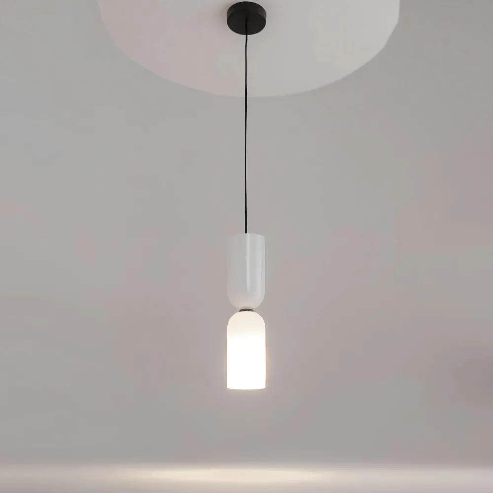 Suspensions / Lustres|WINDER Suspension blanche en verre - sablier & bague noire